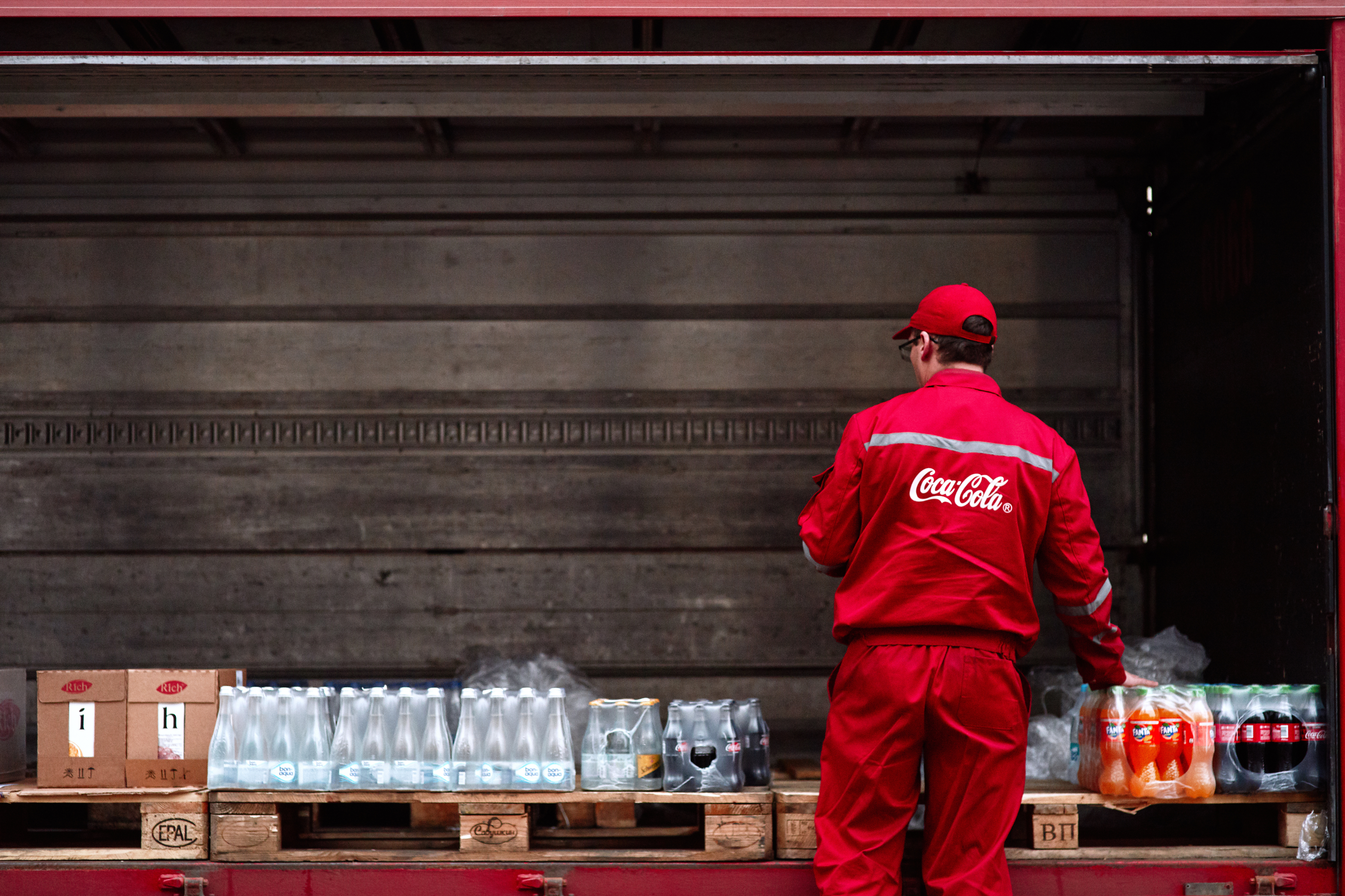 [Tracking Success] Coca-Cola’s Supply Chain Strategy: A Legacy of Efficiency and Adaptability
