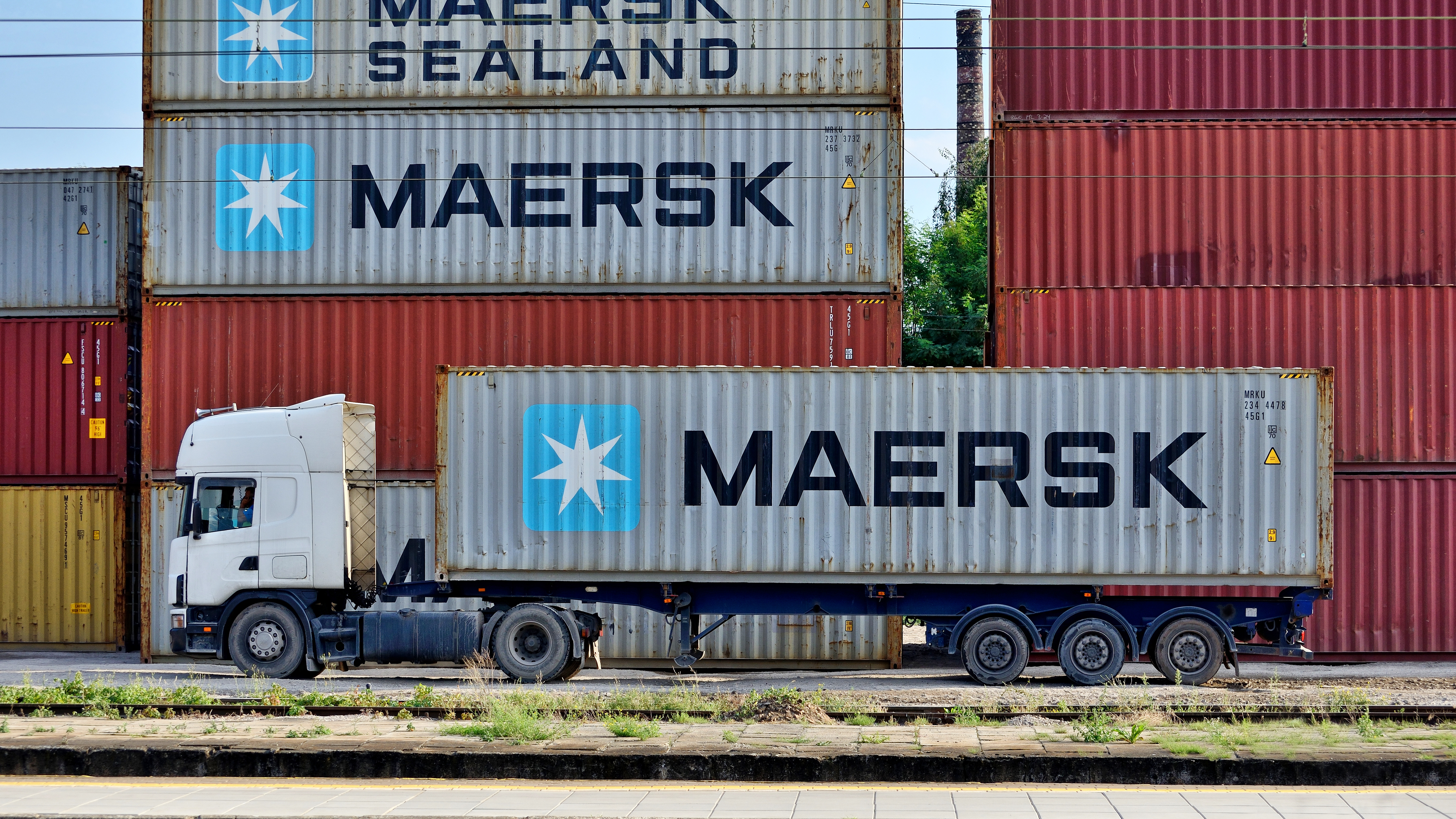 Maersk Container Tracking Not Enough? Here’s What Smarter Teams Do Instead