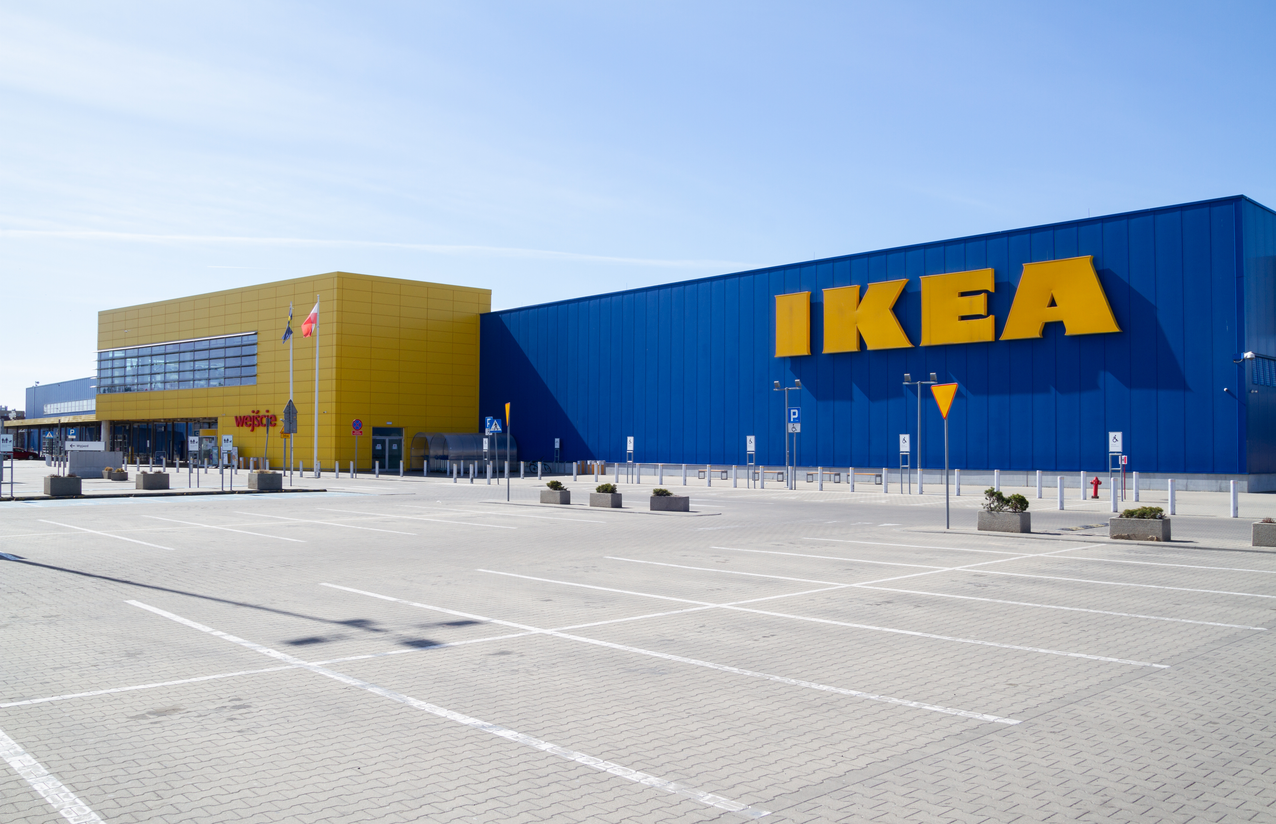 IKEA’s Supply Chain Operating Model: Flat-Pack Economics, Capacity Smoothing, and Network Discipline