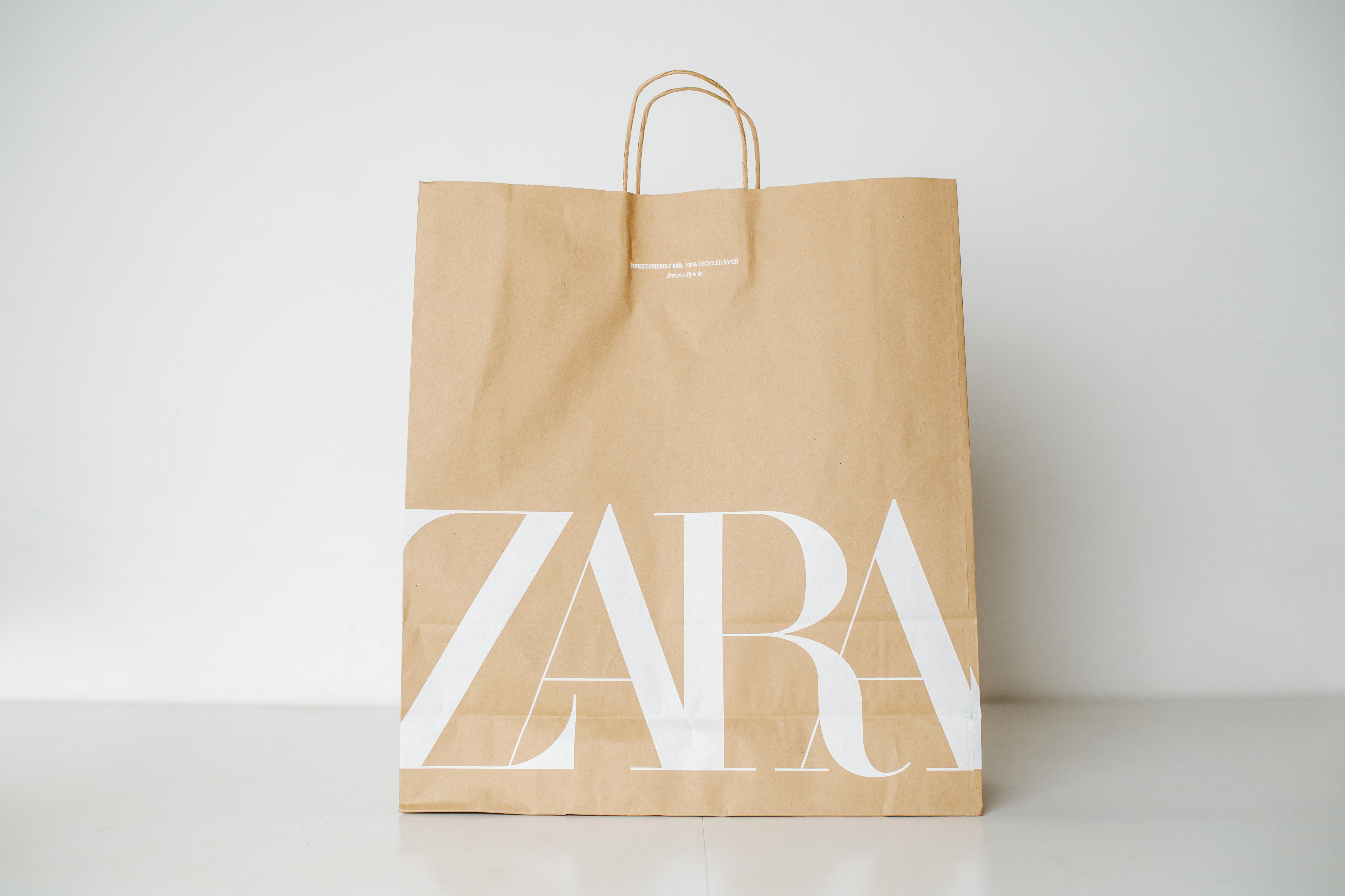 Zara’s Fast Fashion Operating Model: Lead-Time Compression, Proximity Sourcing, and the Cost of Responsiveness